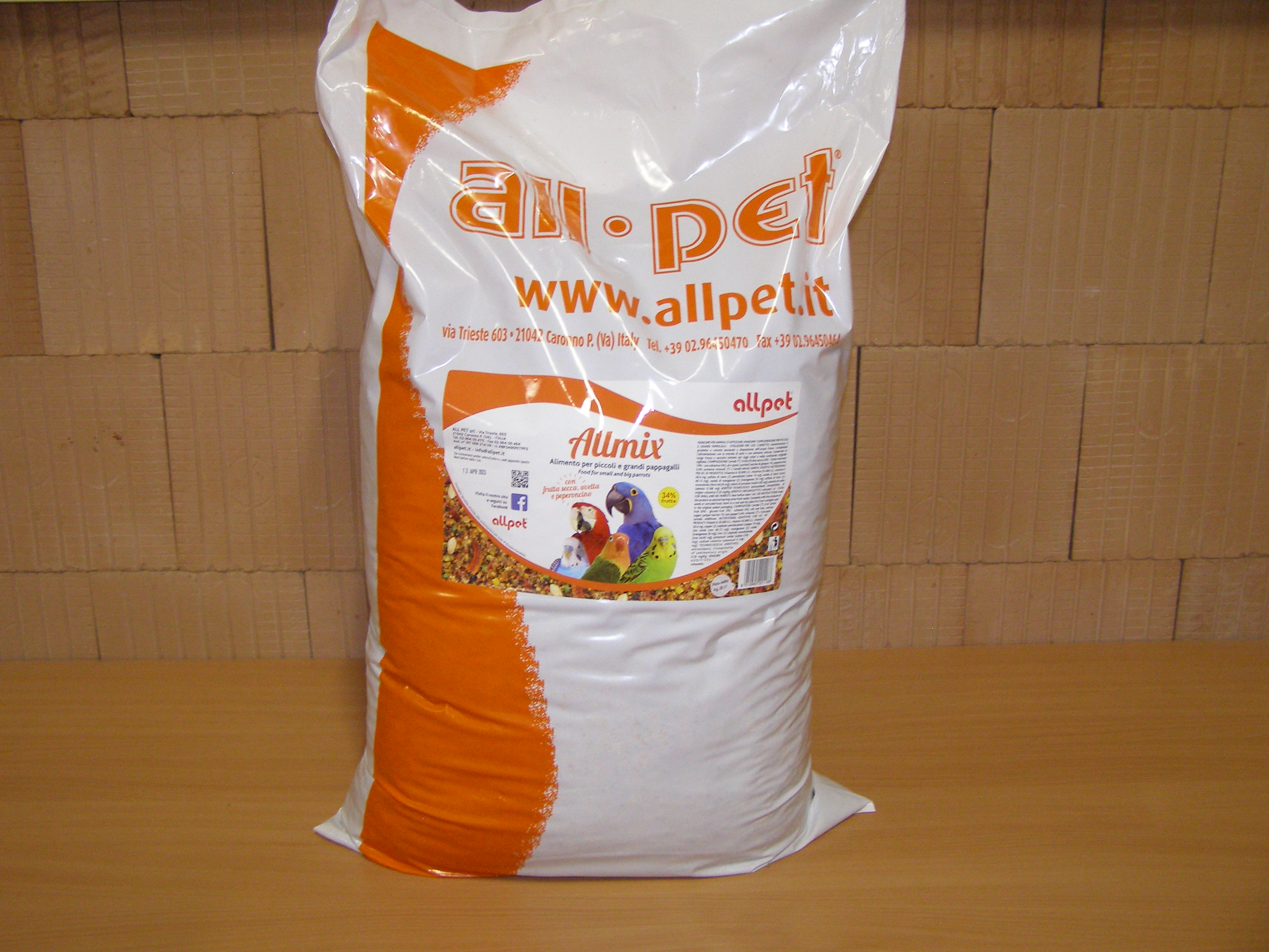 All pet.s.r.l., Itálie All pet AllMix vaječno-ovocná směs s ořechy a čili papričkami 20 kg